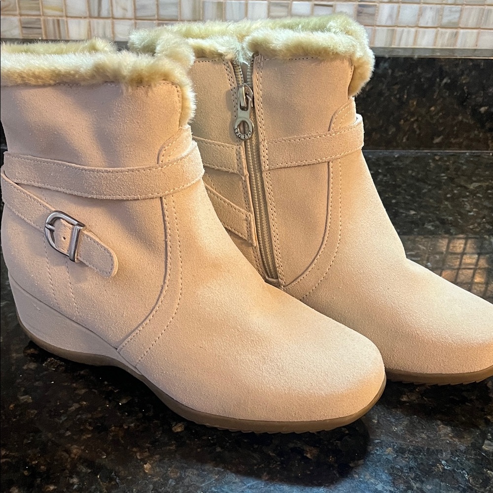 Women's Sporto Cream Ankle Boots - Picture 1 of 9